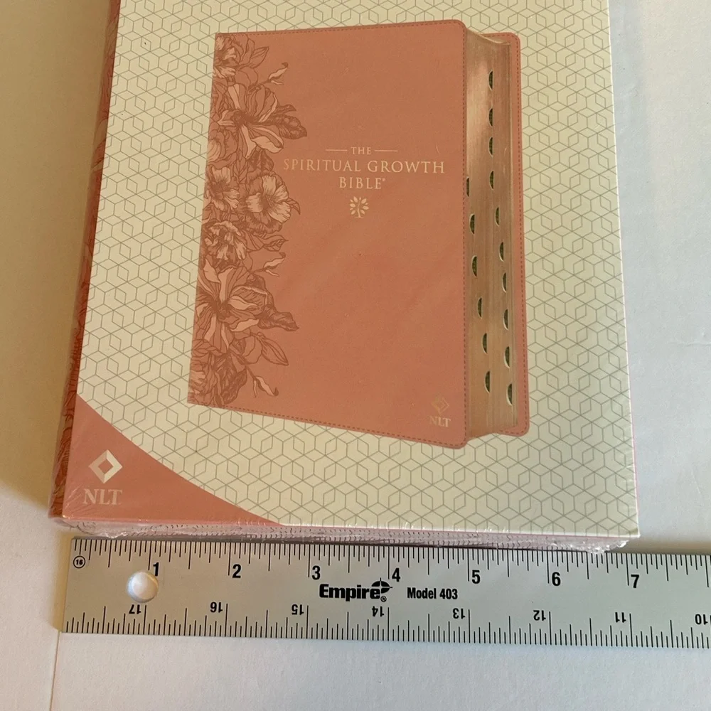 NWT The NLT version Spiritual Growth Bible Pink Faux Leather - Picture 4 of 6